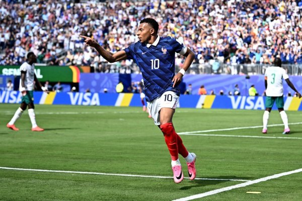 Suiza On ficha a Mbappé y prepara sus primeros zapatos de fútbol
