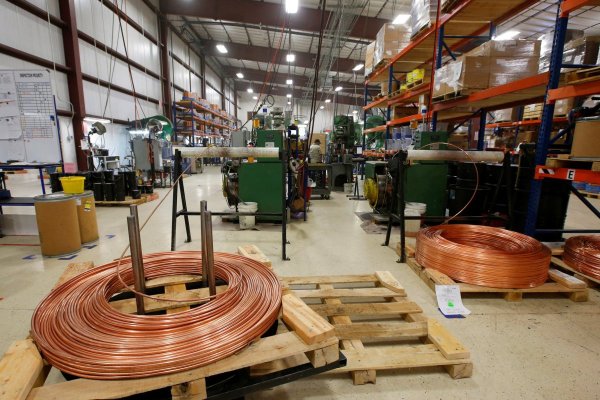 El metal avanzó por el repunte de los mercados bursátiles y las señales de una oferta cada vez más ajustada en China.