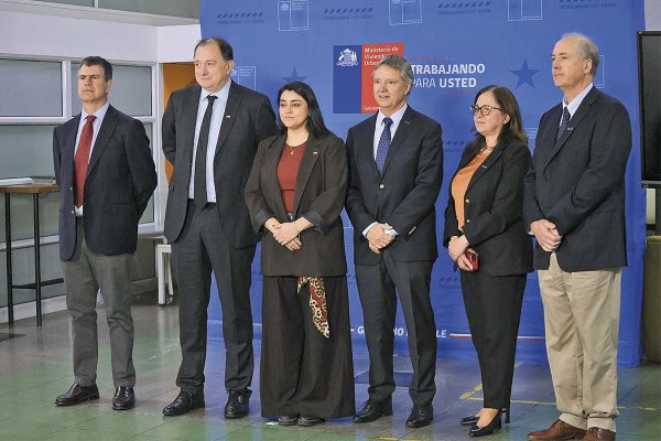 El ministro de Vivienda tuvo su primer encuentro con la directiva de la Cámara Chilena de la Construcción (CChC). Foto: Aton.