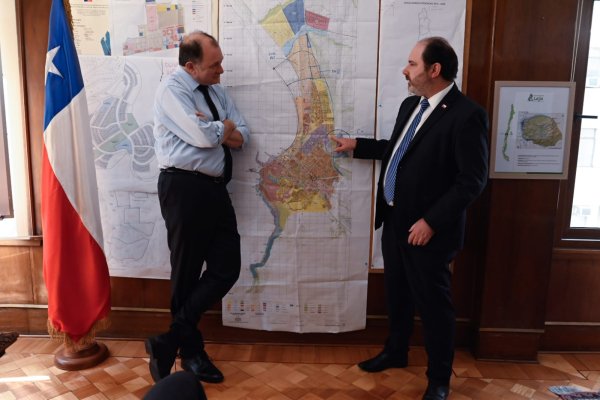Ayer los ministros Poduje y Rau se reunieron para preparar el postergado anuncio (crédito: cuenta de X del ministro Rau).