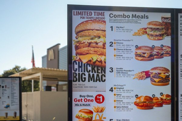 McDonald’s fijó este miércoles el objetivo de ganar 1,5 puntos porcentuales de cuota de mercado en el segmento del pollo a nivel mundial para el año 2030. (Foto: Bloomberg)