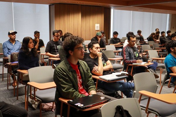 Se buscará capacitar a más de 4 mil personas en IA generativa, agéntica y física, con énfasis en aplicaciones prácticas y entornos reales. (Foto: SoftServe)