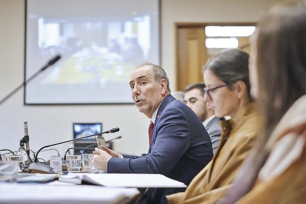 El ministro Louis de Grange en la Comisión de Transportes y Telecomunicaciones. Foto: MOP