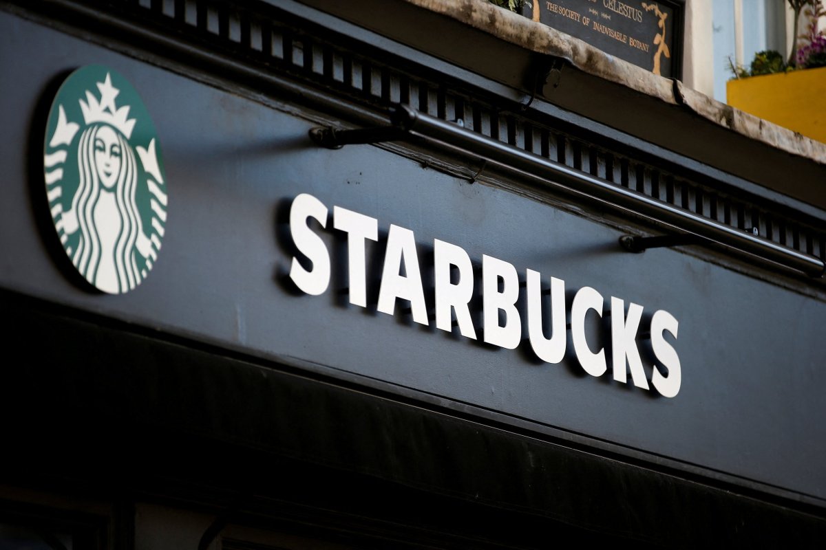 Starbucks cerrará 250 tiendas en Norteamérica como parte de su plan de reestructuración
