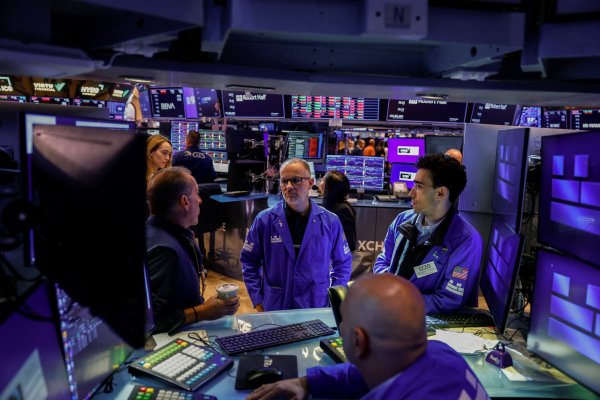 Venta global de bonos se extiende mientras el petróleo vuelve a superar los US$ 105 el barril
