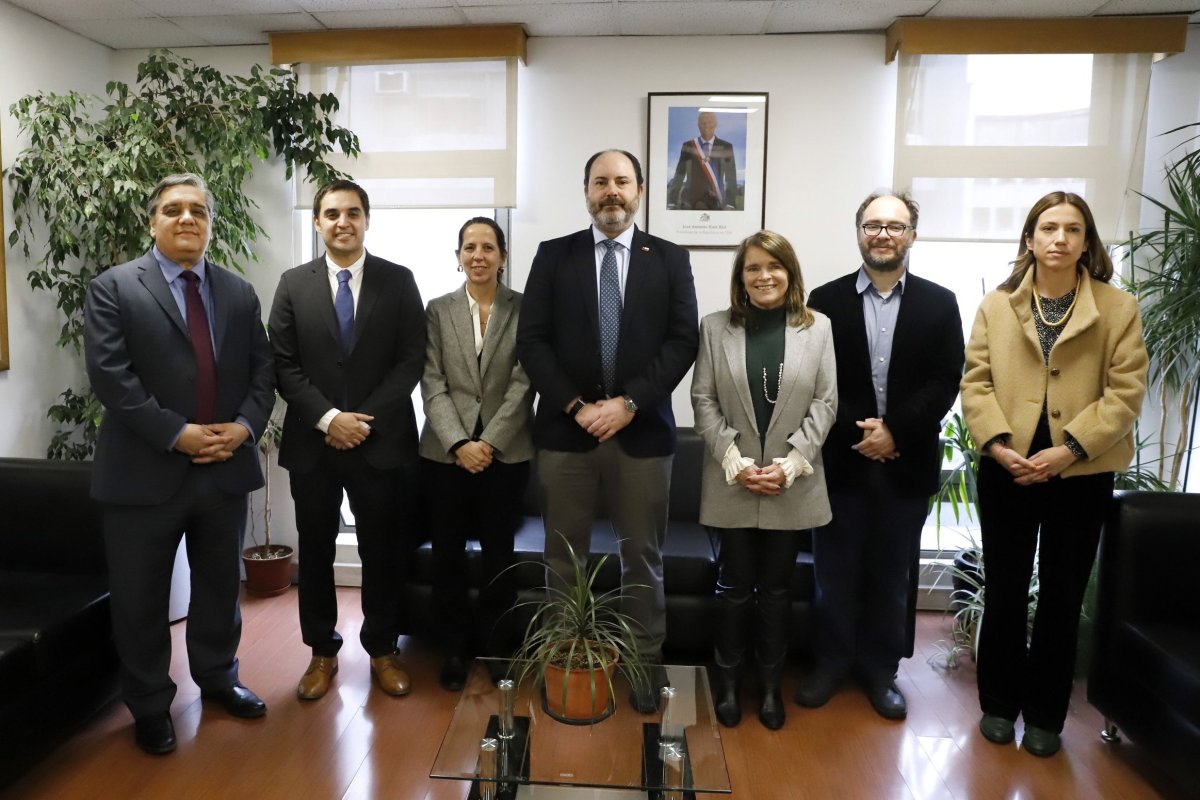 Mesa de reactivación laboral pide combinar medidas de emergencia con una agenda estructural ad portas de anuncios de Kast