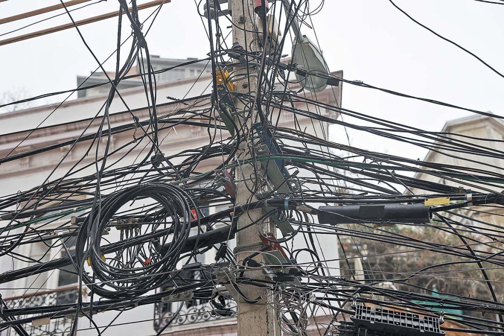 Temuco lidera a nivel comunal en pedidos de retiro de cables en desuso con 740 puntos de trabajo