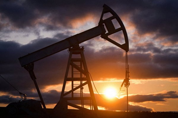 Los futuros del Brent ganaban un 4,13%, a US$ 108,63 por barril, mientras que los del West Texas Intermediate en Estados Unidos (WTI) avanzaban un 4,17%, a US$ 96,21.