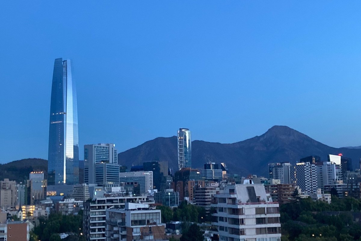 Santander estimó una recuperación de la economía el próximo año, con un crecimiento del PIB que proyectó en 3,2% para 2027.