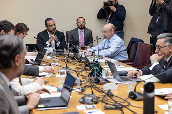 En medio de controversia por retiro de reforma, Kast se reúne con presidentes comisiones de Constitución y Seguridad