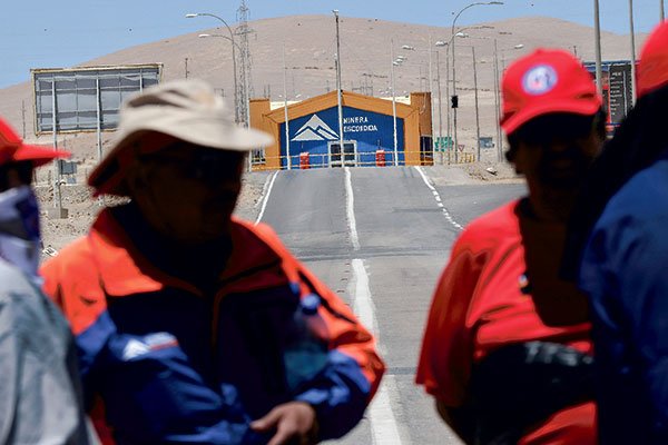 Sindicato de supervisores de Escondida rechaza última oferta y aprueban la huelga con 95% de adhesión