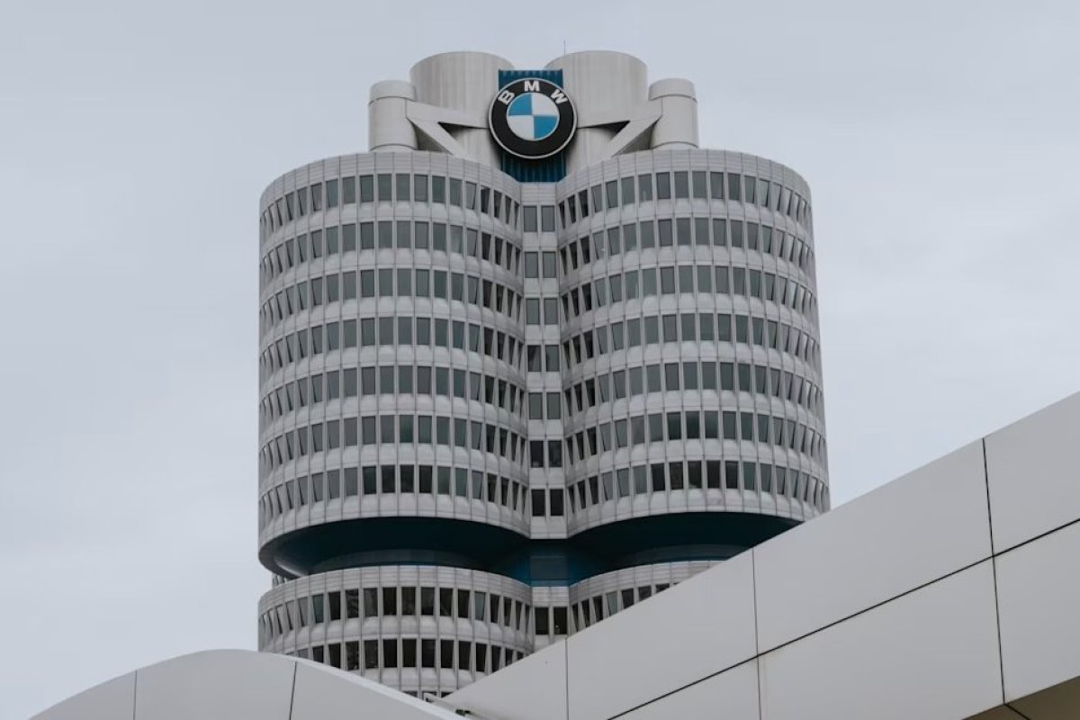 BMW recurrirá a la IA para simplificar su estructura ejecutiva: eliminará unos 100 cargos