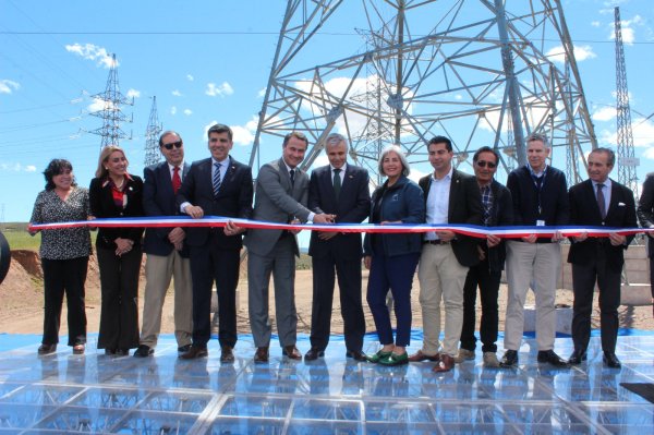 La ceremonia reunió a autoridades nacionales, regionales y locales, representantes del sector energético, embajadas, gremios y ejecutivos de la compañía.