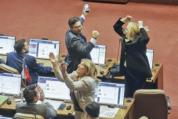 Ahora en DF | Proyecto del PDG que compensa la compra de medicamentos y pañales pasa al Senado