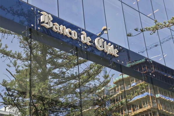 Bono de $ 5,8 millones brutos y nuevos beneficios: el detalle del cierre de la negociación colectiva de Banco de Chile con sus sindicatos