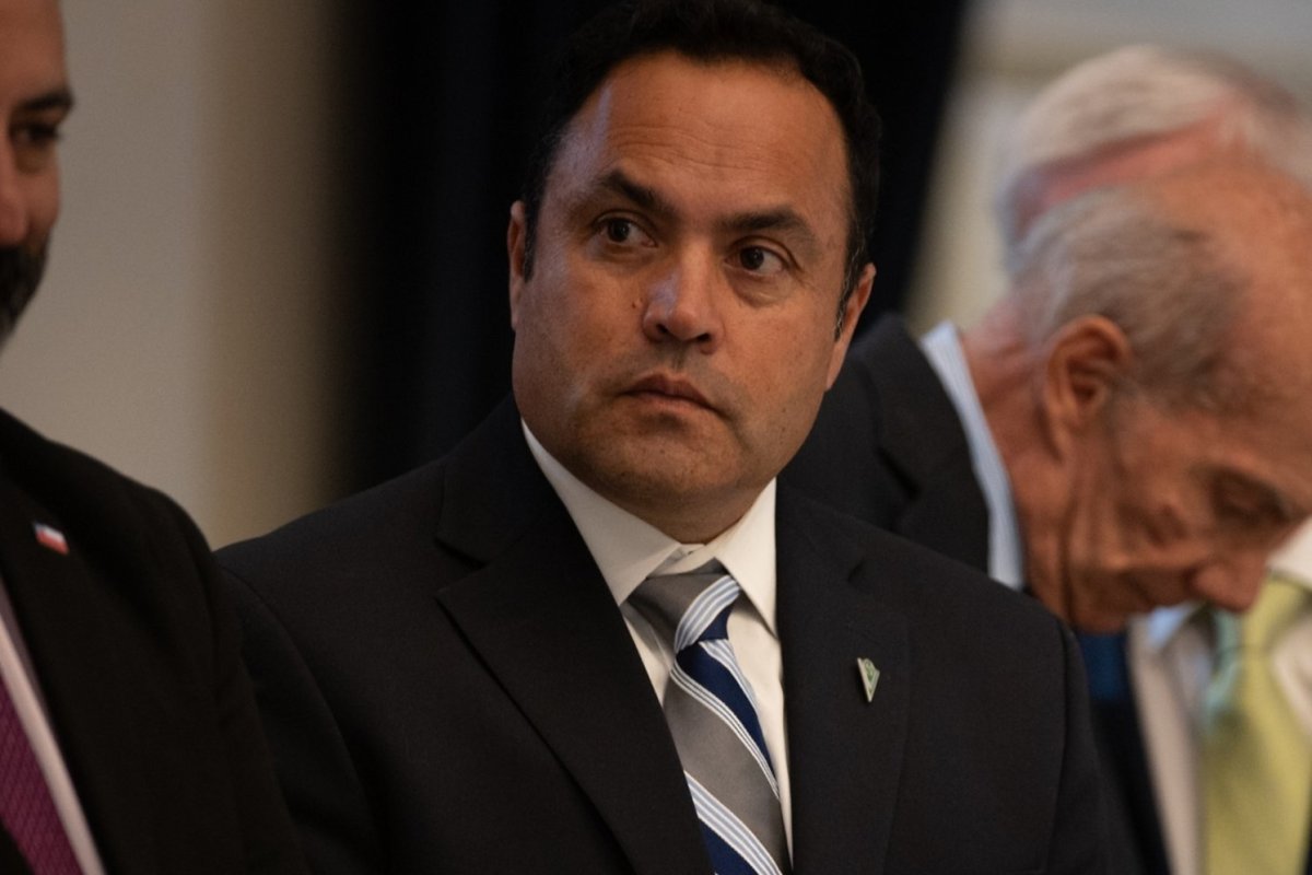 Tras la muerte de Reinaldo Sánchez, su hijo Andrés asume presidencia de Viña Bus y lidera conformación de un holding para ordenar el imperio familiar