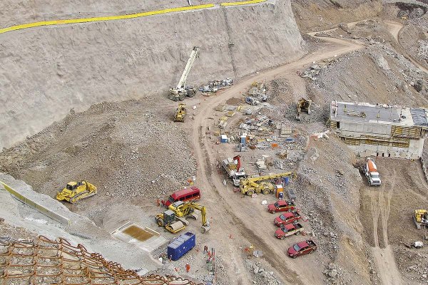 Estancamiento de la minería golpea a contratistas y proveedores y empuja reestructuraciones en la industria
