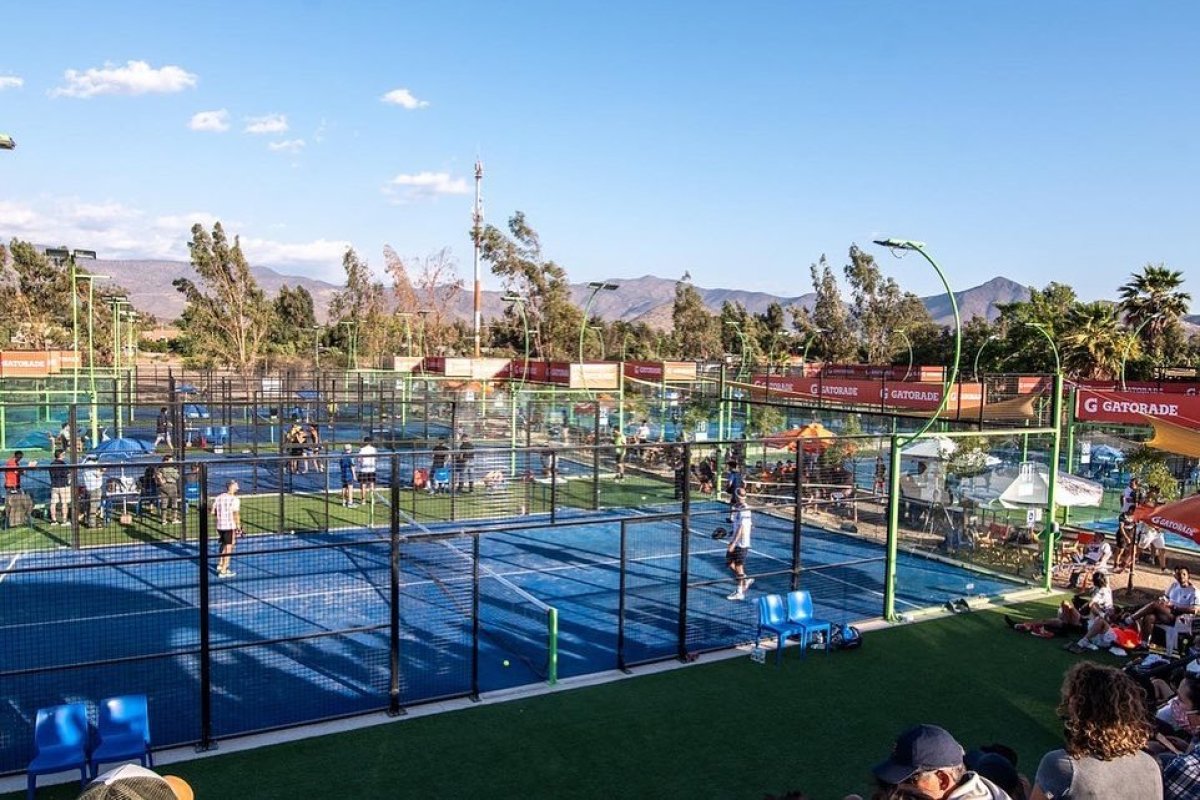 Reconocido club de padel de Chicureo se va a la quiebra y rematará sus canchas