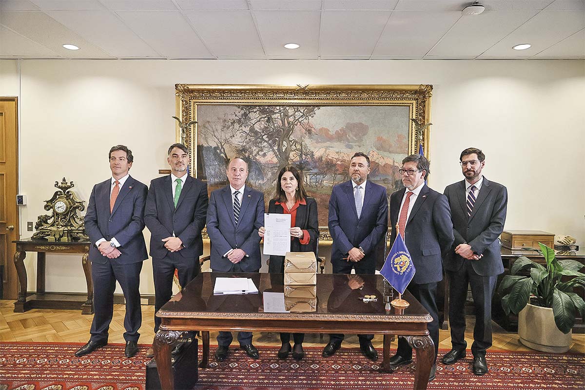 El ministro de Hacienda, Jorge Quiroz, ya presentó el Presupuesto 2027 al Congreso. Foto: Cámara de Diputados