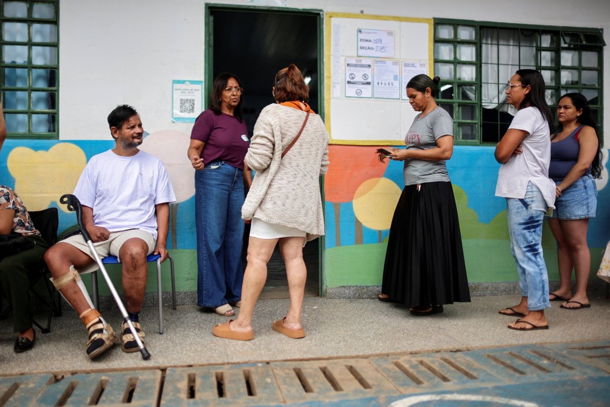 Brasileños acuden a las urnas en unas elecciones presidenciales marcadas por la polarización