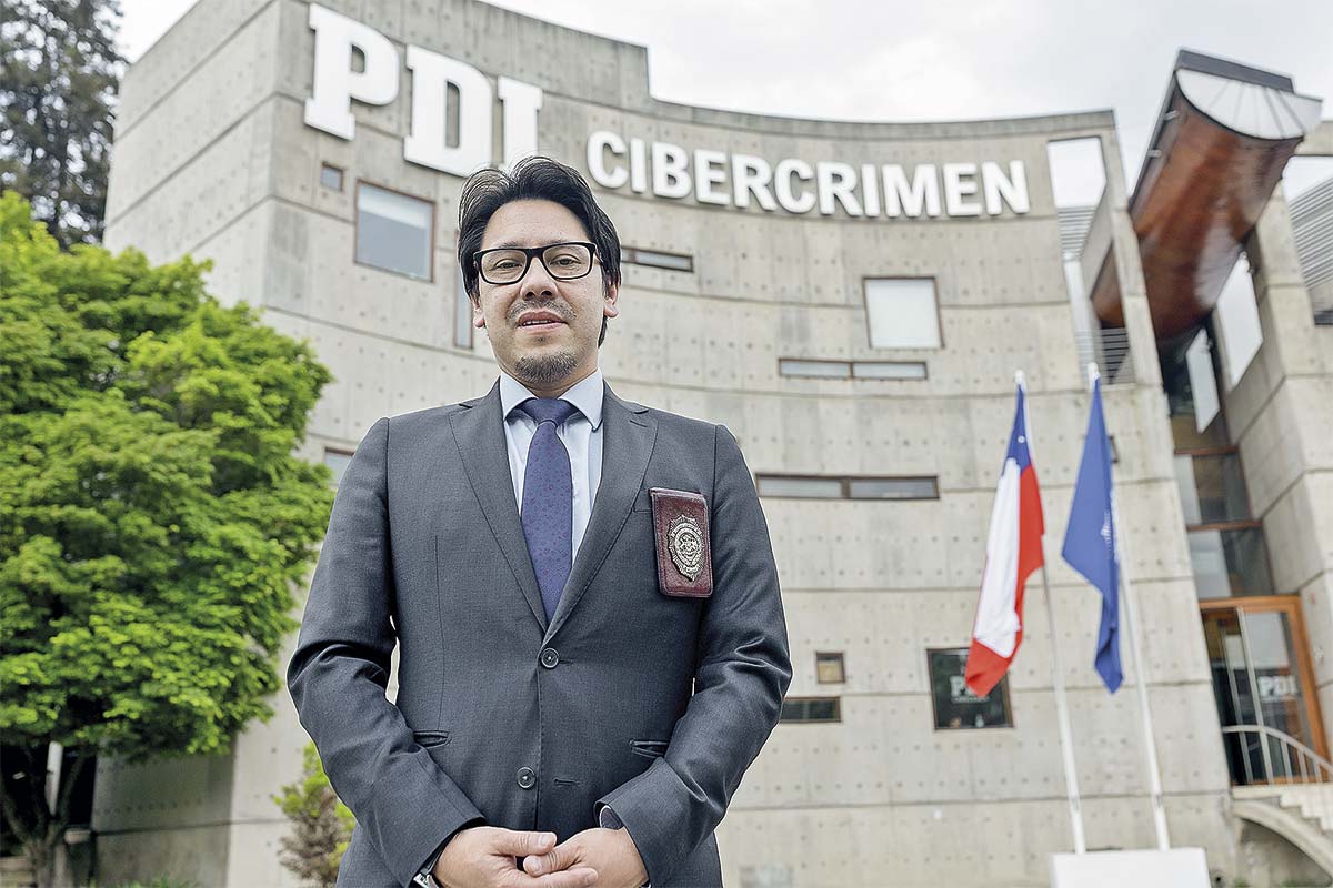 El subprefecto Marcelo Wong lidera la Jefatura Nacional de Cibercrimen de la PDI. Foto: Verónica Ortíz
