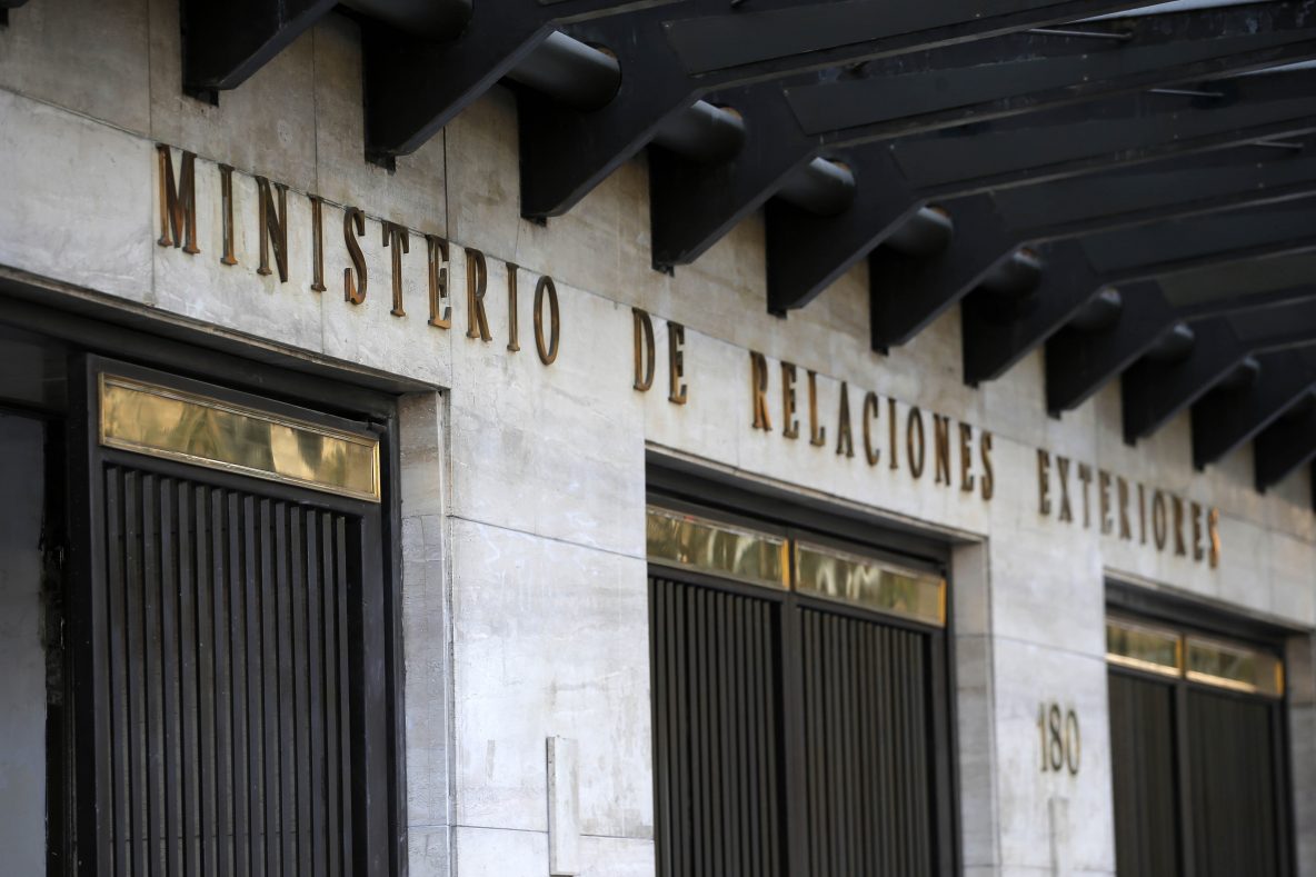 Presupuesto de RREE incluye la reparación de la “critica” situación de la embajada en Francia y la participación en Feria de Frankfurt