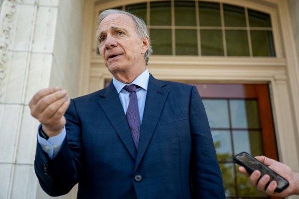 Dalio también habló de las crecientes presiones de financiamiento que enfrentan las grandes empresas tecnológicas que invierten en inteligencia artificial. (Foto: Bloomberg)