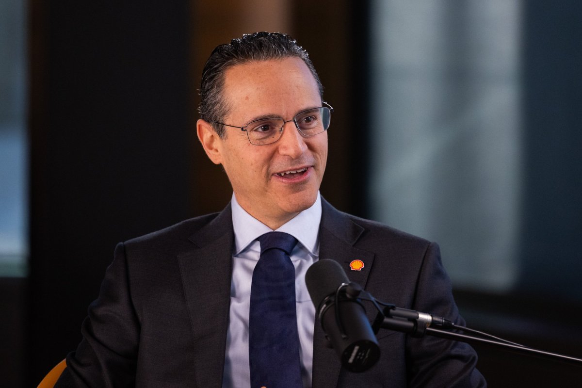 CEO de Shell asegura que los flujos de petróleo del Medio Oriente ya bordean el 80% de los niveles previos a la guerra