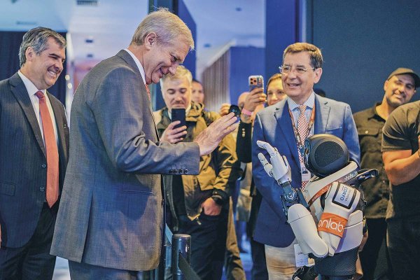 El Presidente José Antonio Kast en el XIV Summit de Fundación País Digital.