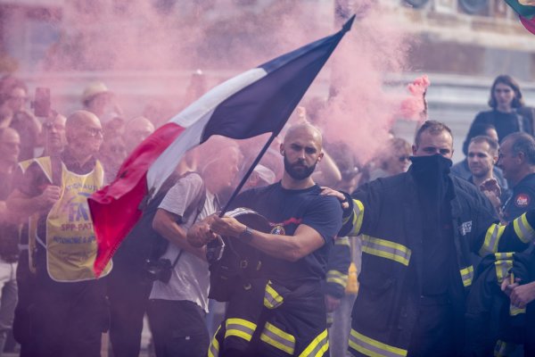 Francia: entre el mercado de bonos y las barricadas