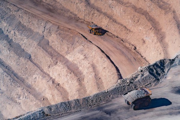 Sindicatos de mineras del grupo Luksic inician huelga tras fracasar mediación con Antofagasta Minerals
