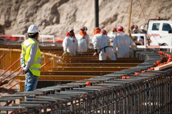 Remuneraciones y costos laborales extienden sus alzas en medio de una alta desocupación