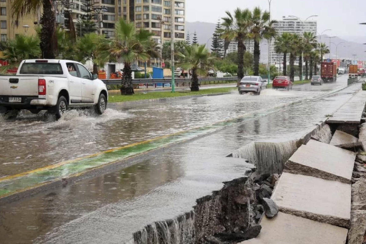 Contraloría detecta fallas en obras aluvionales de Antofagasta y revela retraso de 23 años en actualización de plan de aguas lluvias