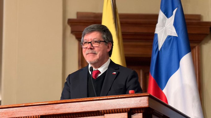 "Hay que buscar a los beneficiarios correctos”: director de Dipres explica el nuevo método para controlar el gasto y defiende fin de "Yo elijo mi PC"