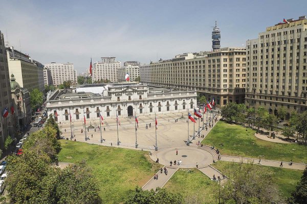 Presupuesto 2027 sube tope de dotación máxima del gobierno, pero recorta pagos de horas extra y funciones críticas