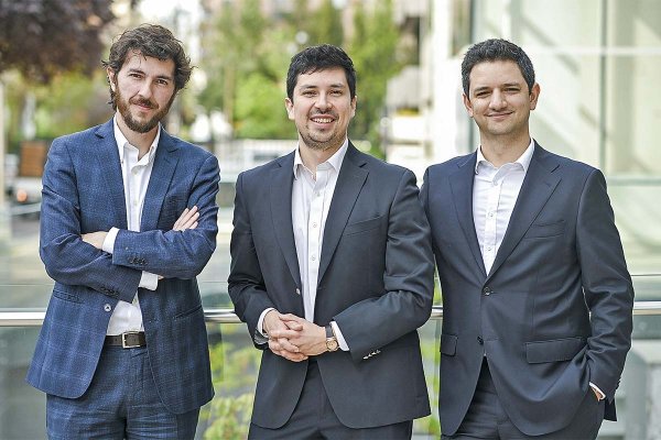 Grupo Evans lanza el área de Derecho Público y Mercados Regulados y ficha a tres abogados