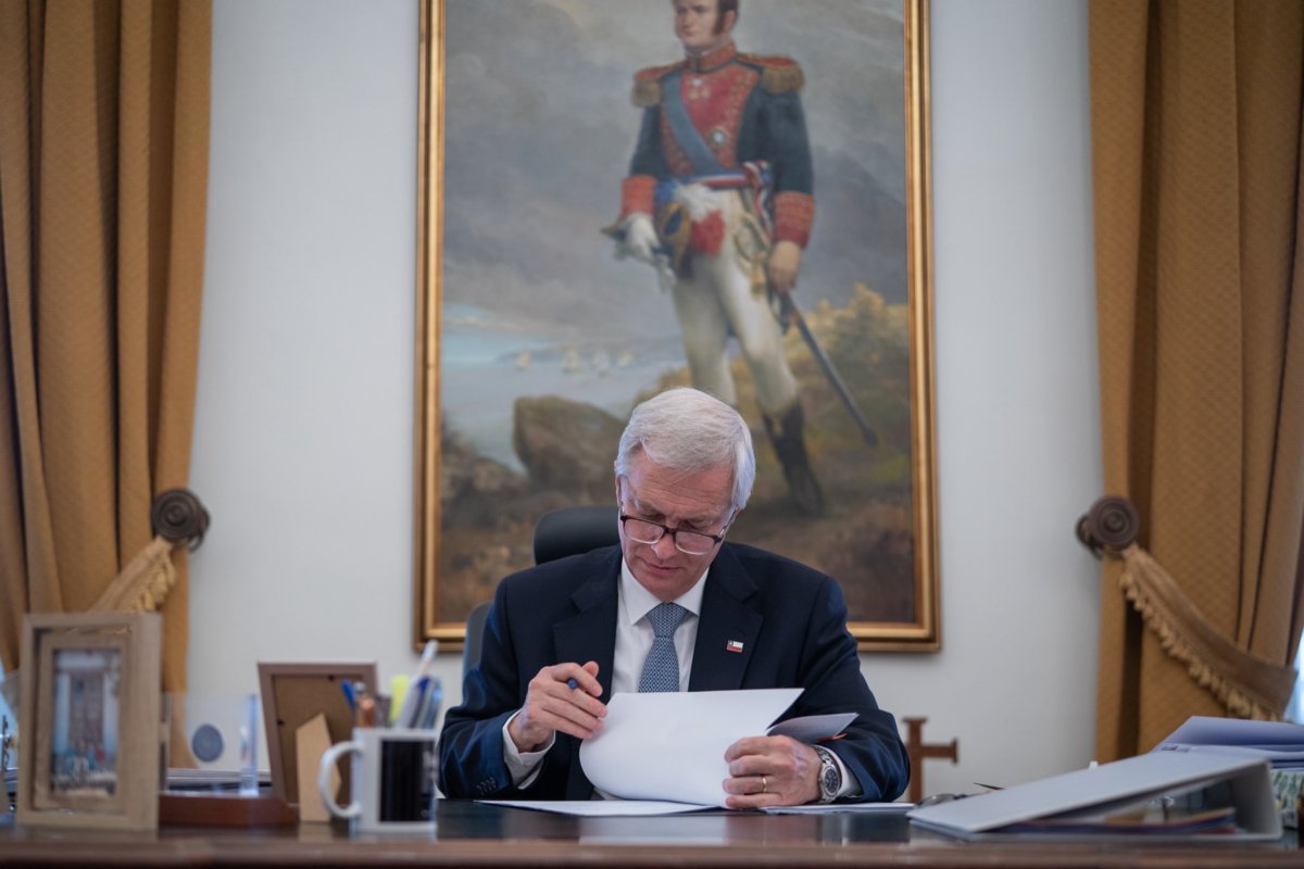 Solo resta su publicación en el Diario Oficial: Kast firma el decreto para promulgar la Ley de Reconstrucción