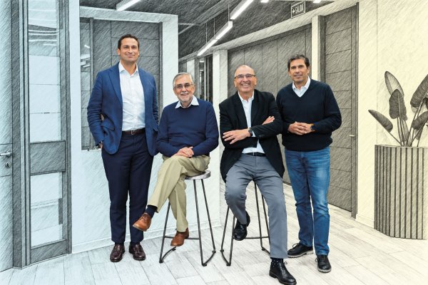 Enrique Bone B., Marcos Lima, Enrique Bone y Claudio Pizarro.