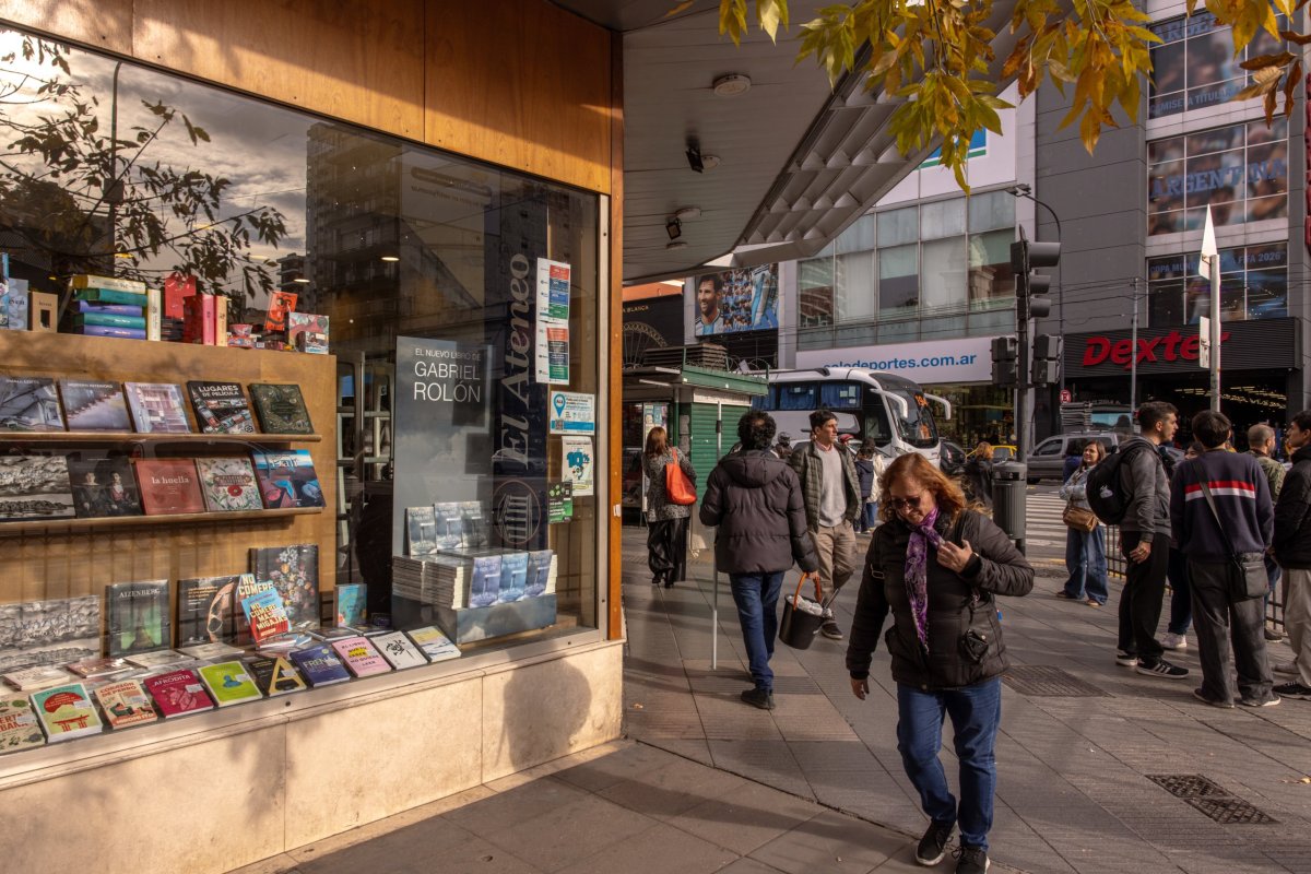 Inflación de Argentina se acelera levemente en septiembre y acumula un alza de 33,4% en los últimos 12 meses