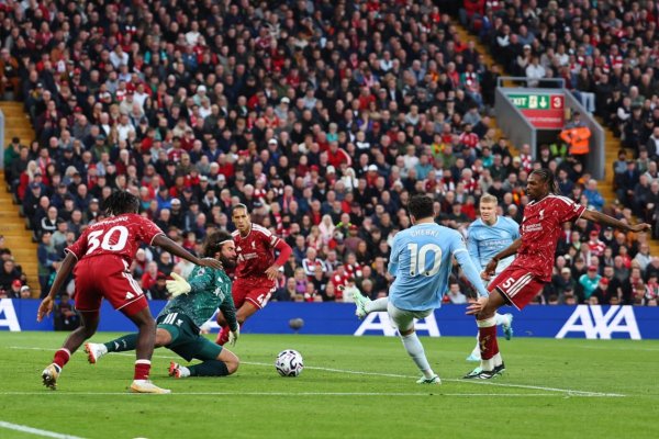 Fútbol inglés está “al borde del desastre financiero”, advierte regulador británico