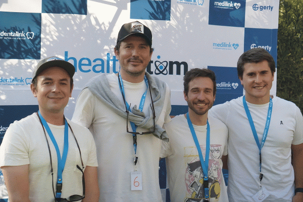 José María Iruretagoyena (el cuarto), junto al resto de los fundadores de Healthatom.