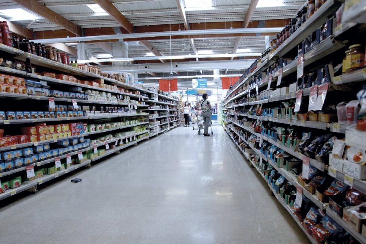 Participación de grandes supermercados en Chile cae a la mitad en 10 años