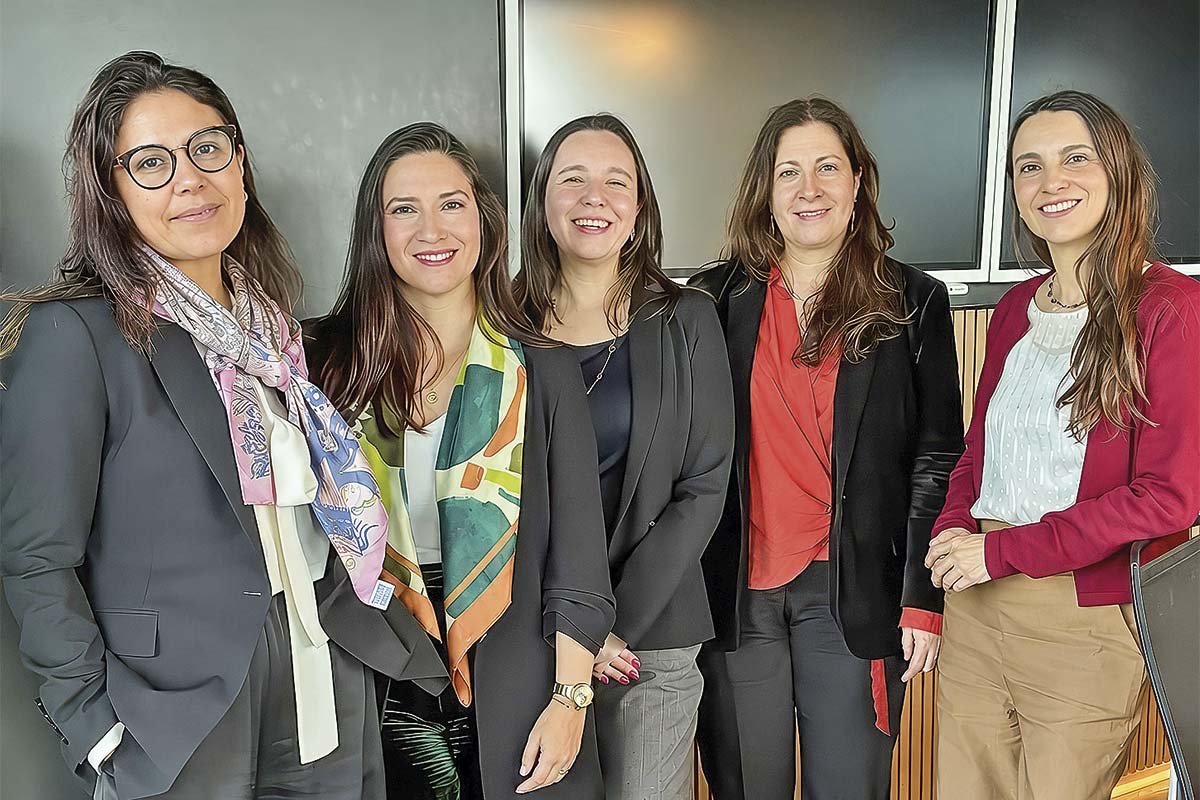 Cecilia Urbina, Romina Tobar, Graciela Venegas, Claudia Ferreiro y Carola Salamanca.