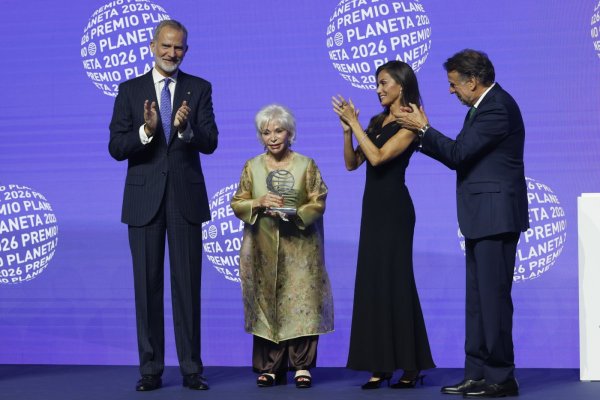 Allende recibió el premio en una ceremonia la celebrada el jueves por la noche en Barcelona, presidida por los reyes de España, Felipe VI y Letizia. (Foto: © Casa de S.M. el Rey)