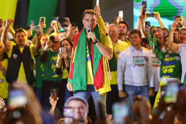 A una semana de la segunda vuelta, Flavio Bolsonaro aventaja a Lula