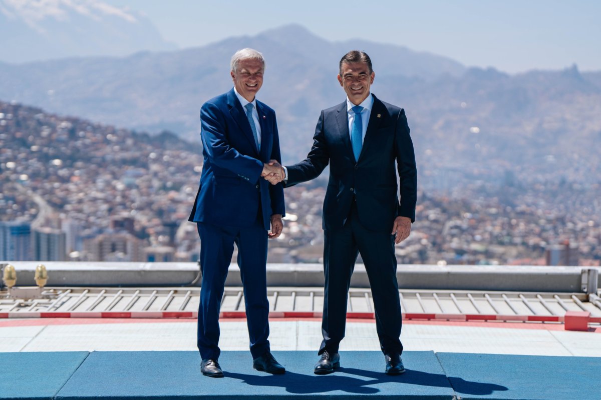 En histórica visita a La Paz, Kast suscribe acuerdos comerciales y mineros pero Bolivia reitera que mantiene aspiración marítima