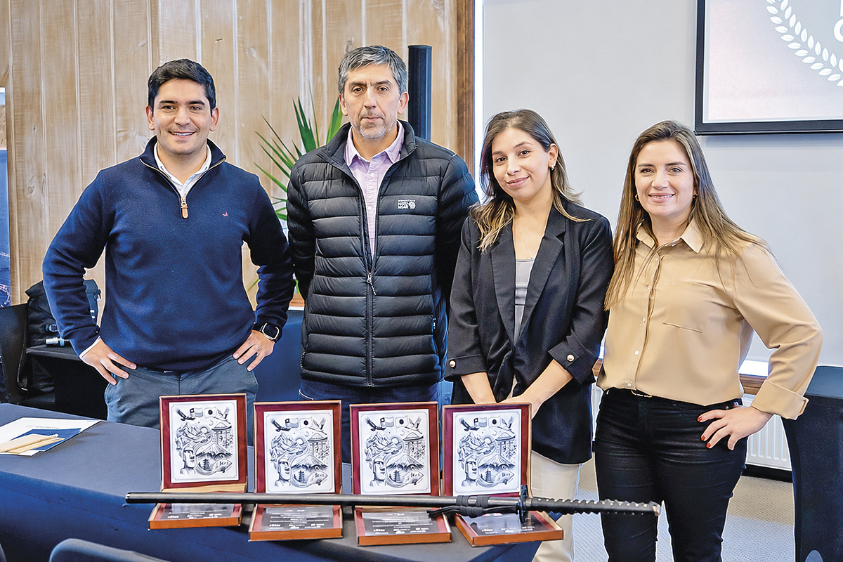 Este enfoque estuvo presente en el seminario “Cómo implementar un Modelo EO Sostenible”, realizado en Puerto Varas como cierre del último ciclo de evaluación. El encuentro reunió a empresas y especialistas, destacando a Sociedad Pesquera Landes, ganadora del Premio Taiichi Ohno 2026 a la excelencia metodológica