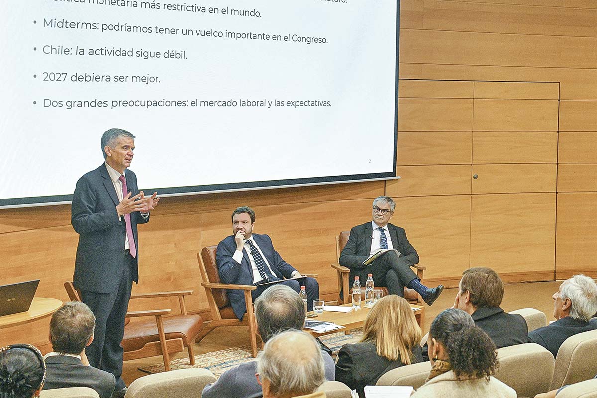 La conversación fue moderada por el director del CEP, Juan Luis Ossa.