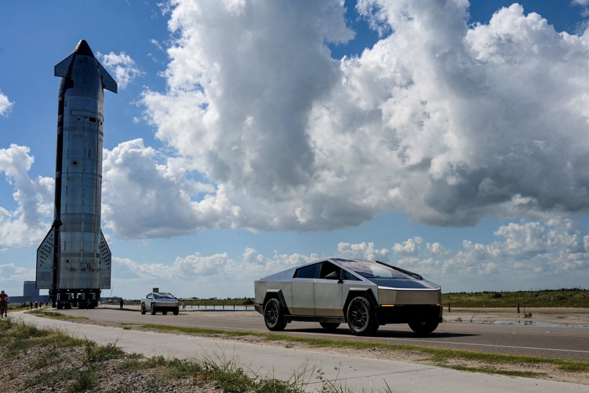 Musk ya había tentado en el pasado a los accionistas con la idea de fusionar SpaceX y Tesla, alegando el creciente solapamiento entre ambas. (Fotos: Reuters)