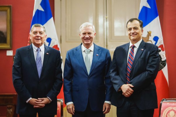 Arenas llegó temprano a La Moneda para una reunión con el Presidente José Antonio Kast y el biministro del Interior y titular de la Segegob, Claudio Alvarado.